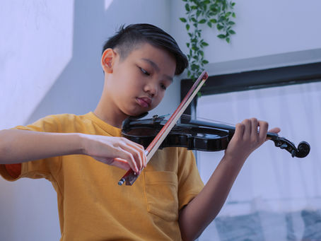 Con chơi tốt nhưng không muốn thi ABRSM – nên tôn trọng hay định hướng lại?