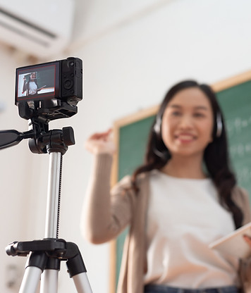 IB tutor recording an online video lesson for IB tutoring and worldwide students success at Vianova IB Education