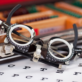 眼科診療を行います