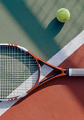 Raquette et balle de tennis