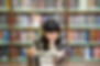 Boeken lezen in de bibliotheek