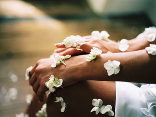 העור במתח: למה דווקא עכשיו מופיעים פצעונים, אדמומיות ונשירת שיער ומה אפשר לעשות