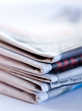 Stapel von Zeitungen