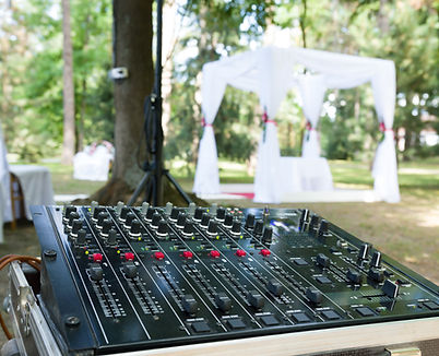 suport tehnic sonorizare nuntă București DJ setup mixer audio evenimente