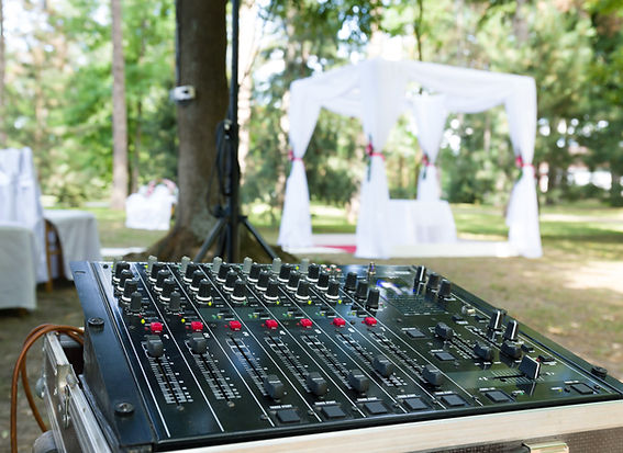 フェードイン-フェードアウトを解説するイメージ（監修・神野富三）