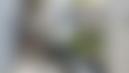 Câmera de segurança representando monitoramento em condomínios