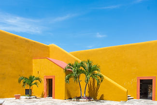Edificio amarillo