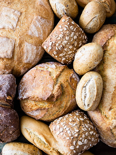 Pães artesanais variados
