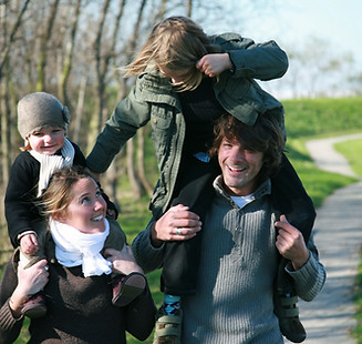 Familie auf einem Spaziergang