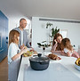 Familj i köket