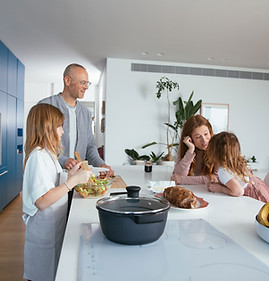 Famille dans la cuisine
