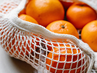 Un sac avec des oranges