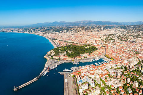 Ville côtière française vue du ciel