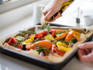 Ofengemüse mit Hüttenkäse | Rezepte | schmerzcenter.com