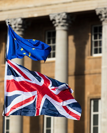 Bandera de la UE y británica