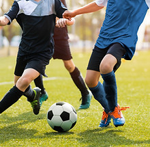 Jugando fútbol