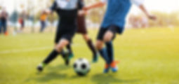 Jugando fútbol