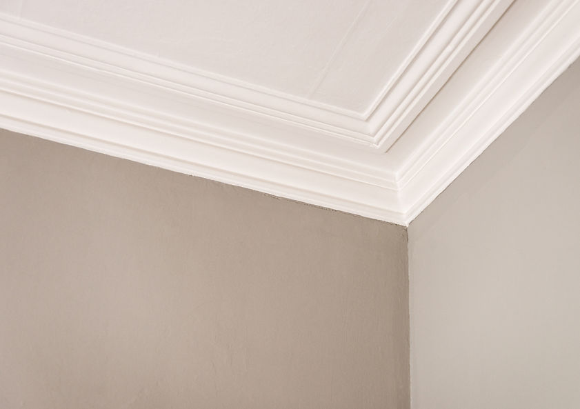 A simple interior cornice between wall and ceiling