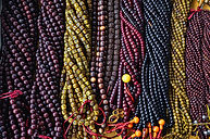 Colares de contas coloridas