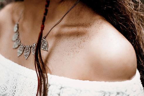 Collana con motivo a foglie