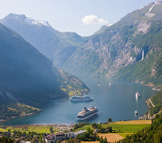 Fjord de montagne pittoresque