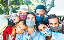 Personas con Máscaras