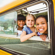 Enfants en autobus scolaire
