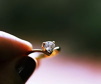 Guldring med diamant