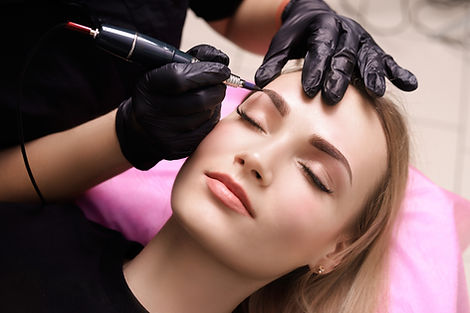 Permanentes Augenbrauen-Makeup