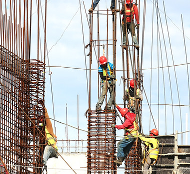 Trabajadores de la construcción en el sitio