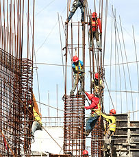 Trabajadores de la construcción en el sitio