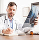Doctor en la computadora