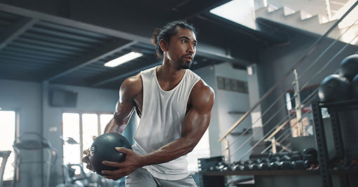 Fight Fit Transformation client doing medicine ball training near London Bridge