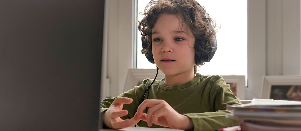 Niño, mirar computadora
