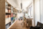 Espace de travail créatif organisé