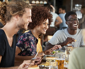 Amici a pranzo
