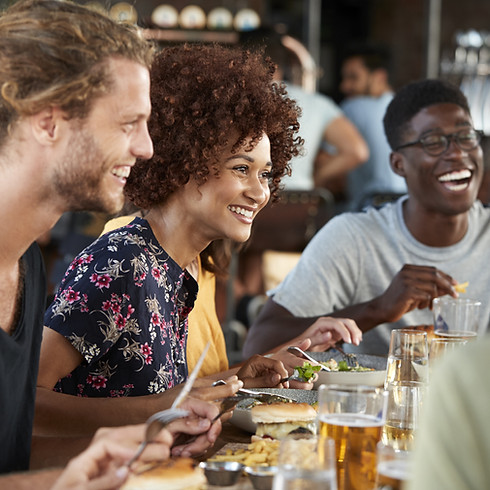 Amigos en el almuerzo