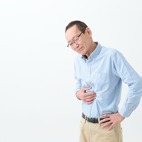 シニア男性 胃痛
