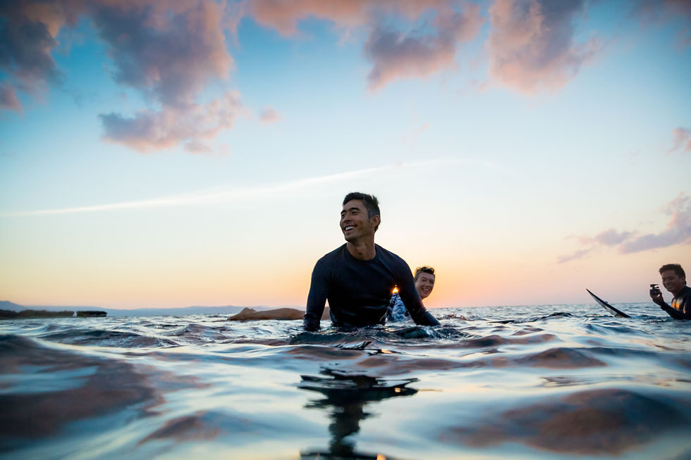 Grupo de surfistas