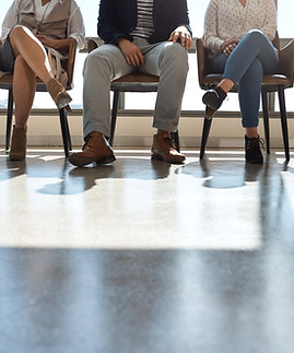 Solicitantes en la sala de espera