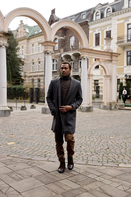 Homem com roupa elegante