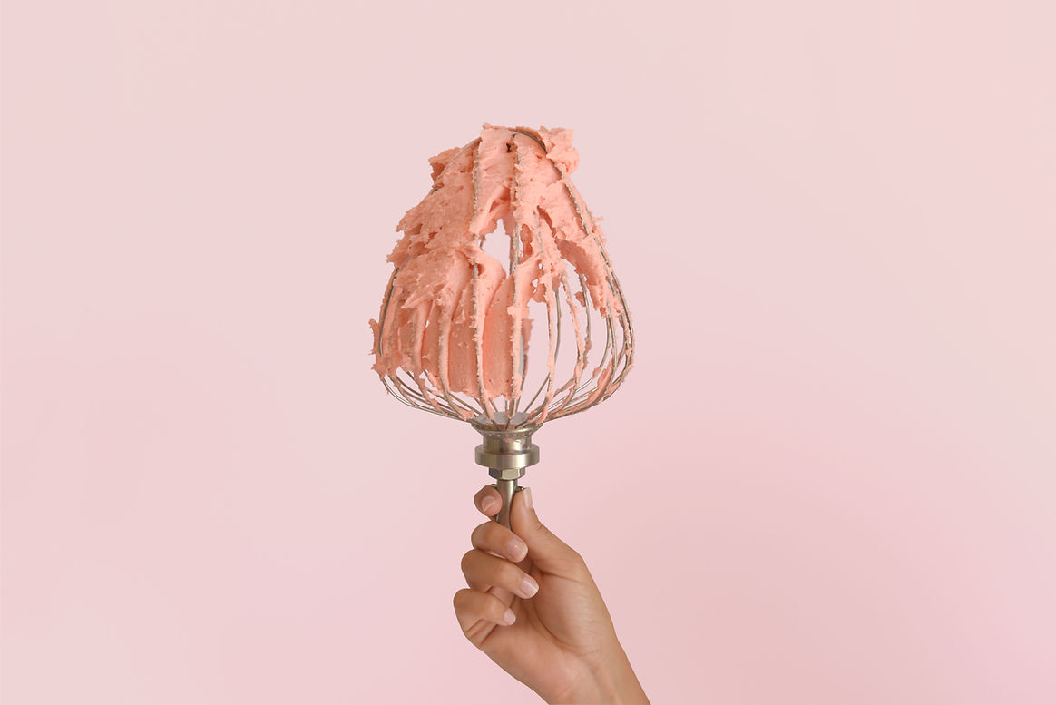 Mit Zuckerguss verquirlen