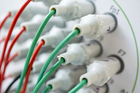 Cables verdes y rojos