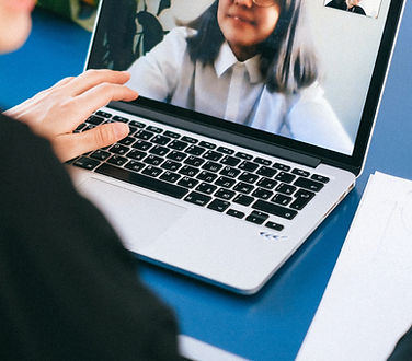 Foto di una call con un cliente che ci ha contattato grazie a un sito con struttura più orientata ai contatti.