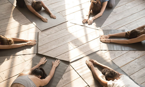 Het kind van de yogales stelt