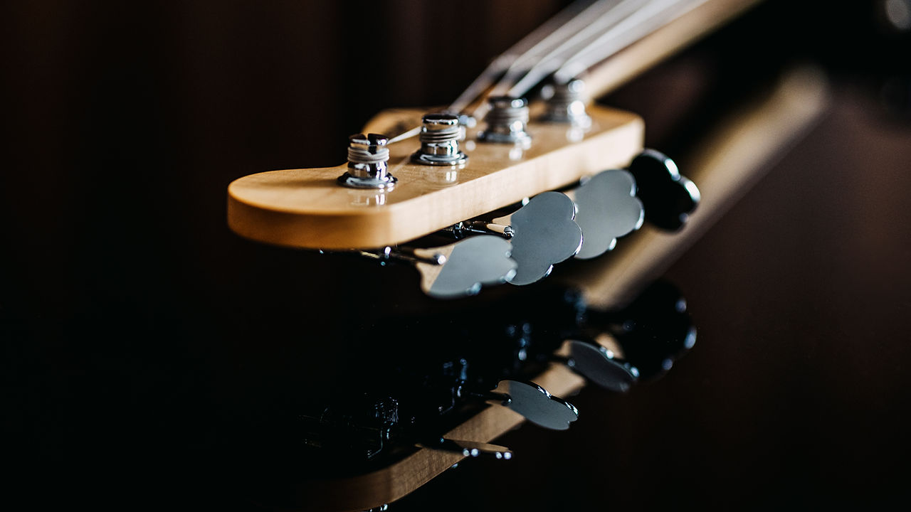 Guitar bridge