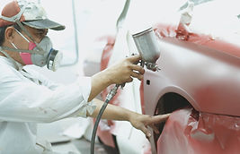 自動車工場の作業員