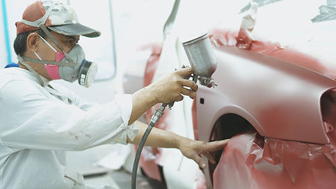 Mechaniker arbeiten am Auto