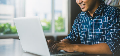 Hombre de negocios, en casa