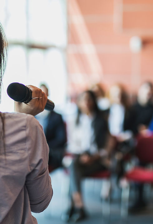 Talare vänd mot publik